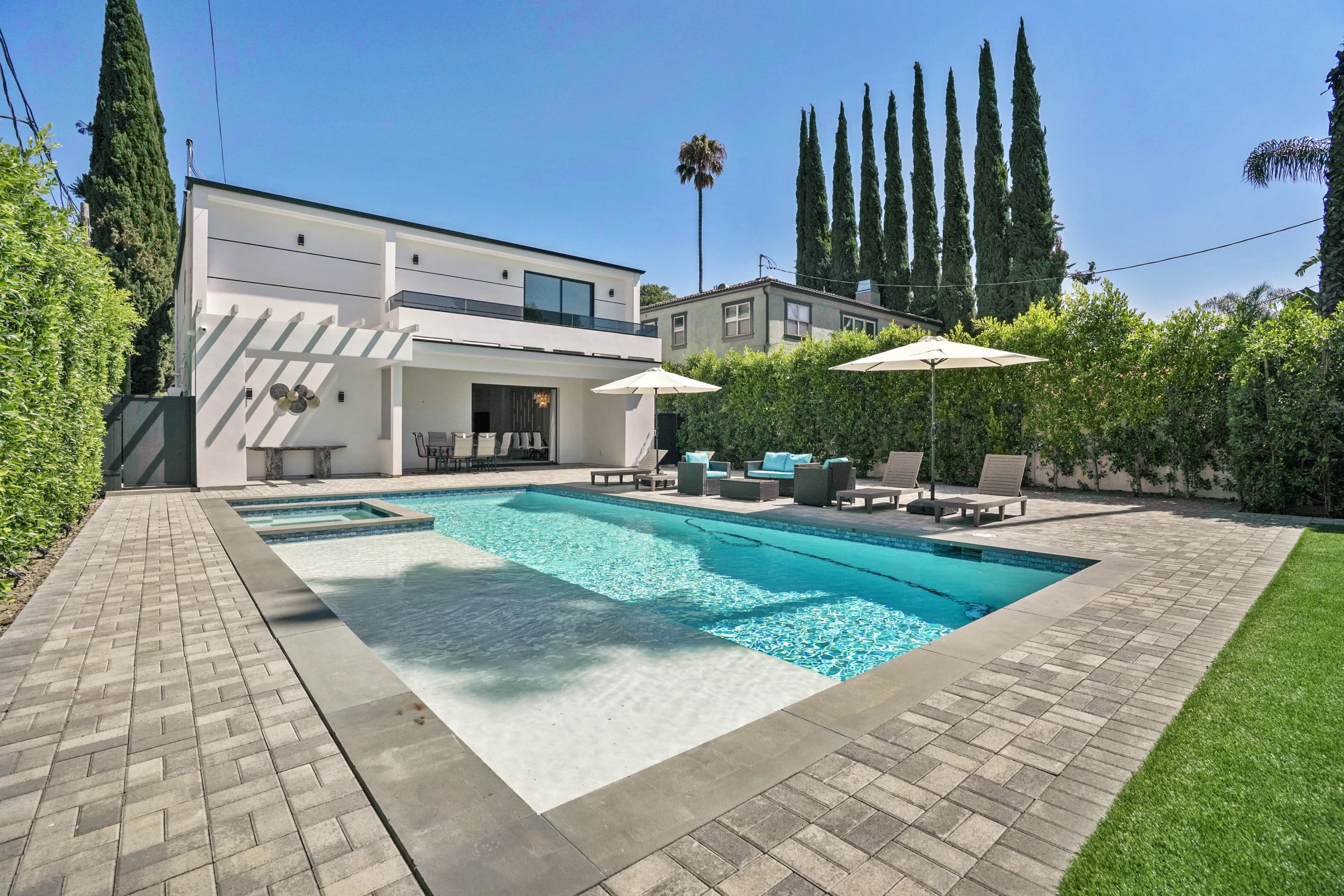 Use a Professional Photographer to Sell Your Listing Faster